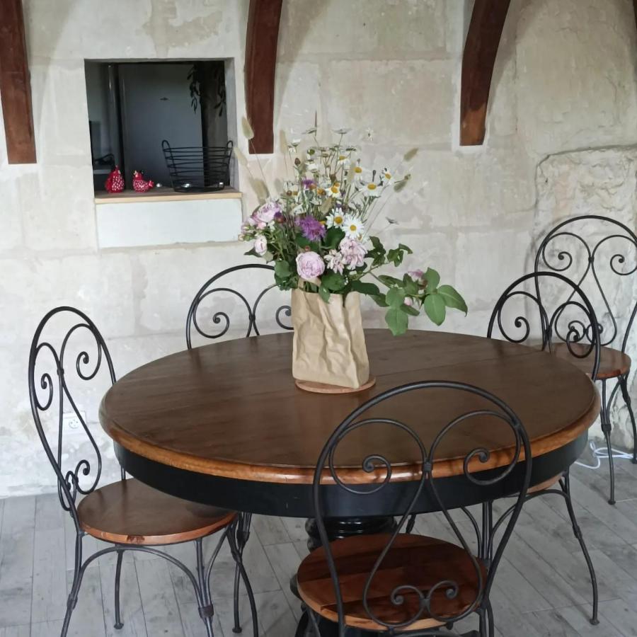 Gite Des Perreyeurs - Maison Troglodyte Avec Vue Sur Loire Montsoreau Luaran gambar