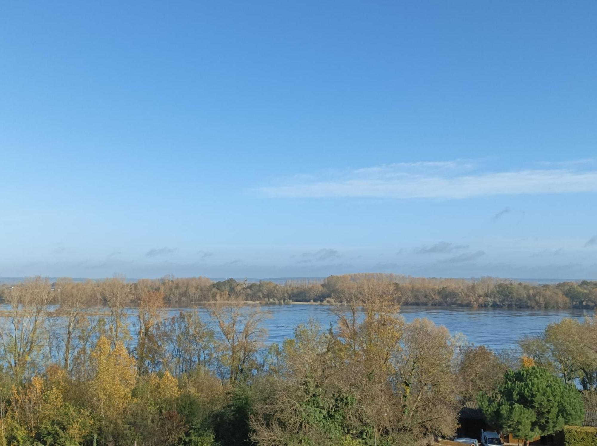 Gite Des Perreyeurs - Maison Troglodyte Avec Vue Sur Loire Montsoreau Luaran gambar