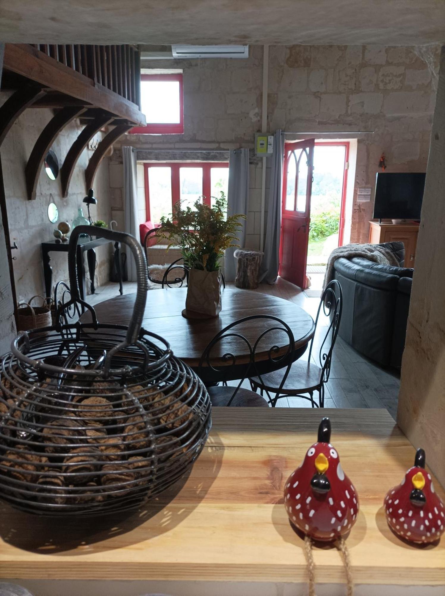 Gite Des Perreyeurs - Maison Troglodyte Avec Vue Sur Loire Montsoreau Luaran gambar