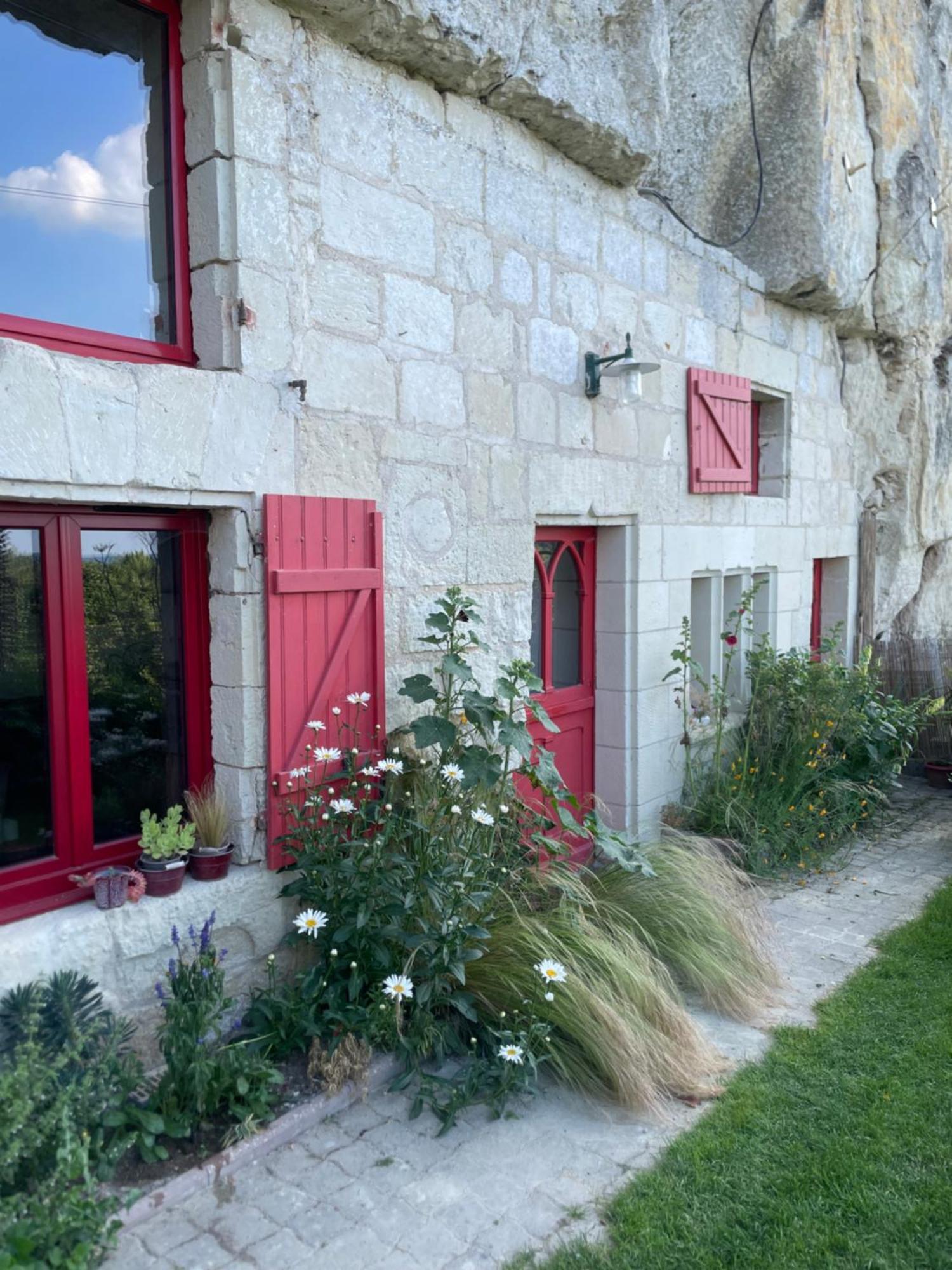 Gite Des Perreyeurs - Maison Troglodyte Avec Vue Sur Loire Montsoreau Luaran gambar
